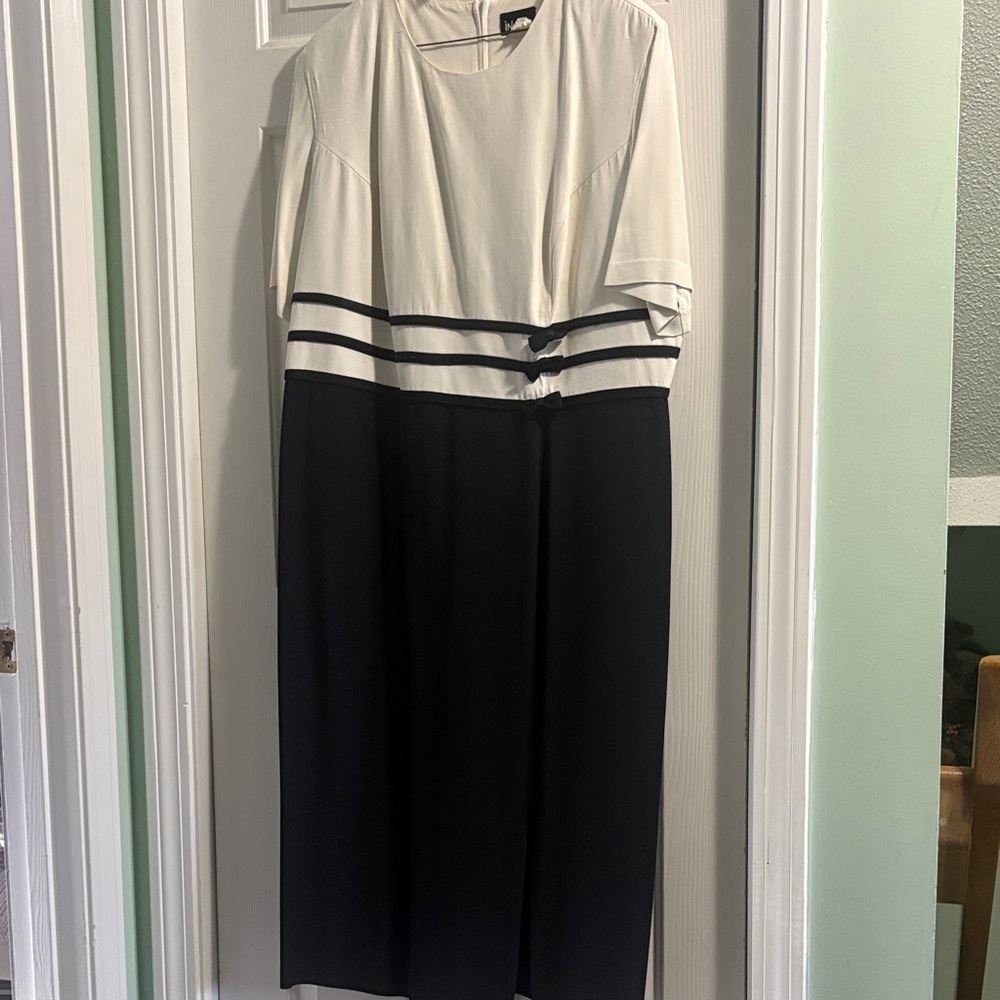 Chic Two-Tone Midi Dress